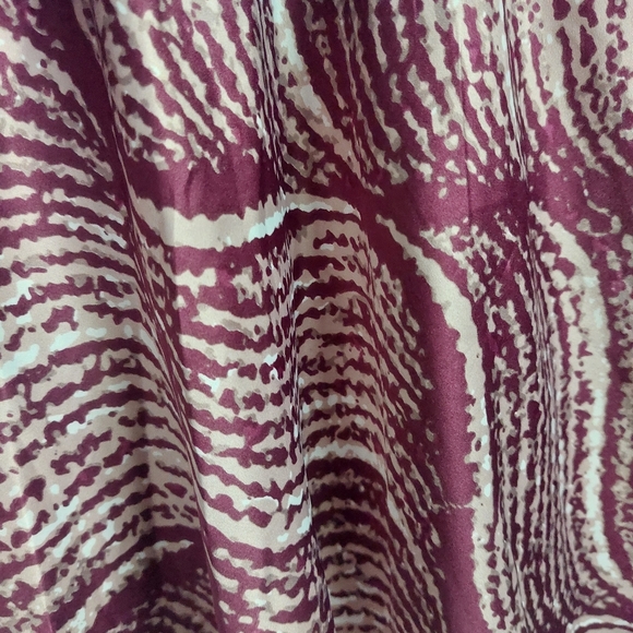 Very pretty, flattering, flutter sleeve, satin feel top. - Picture 4 of 4